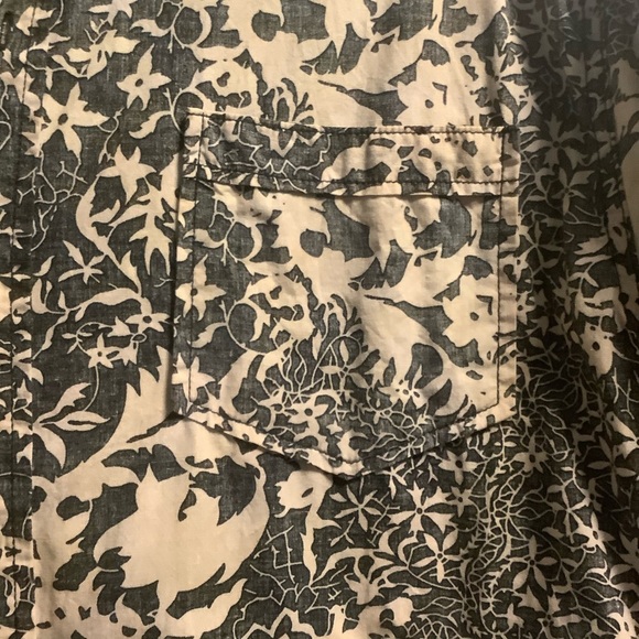 💜3/$30 Men’s 2XL Short Sleeve Shirt Distressed - Picture 3 of 6